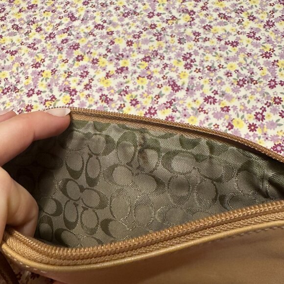 Vintage Coach Wristlet Camel Tan Leather Silver Hardwear Key Tag Wallet/Clutch - Picture 4 of 6